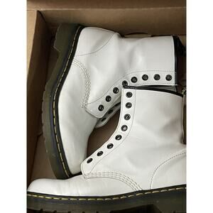 Dr. Doc Martens Boot 1460 Women's Size 7 US L White Combat Air Wair Lace Up
